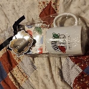 Friends Central Perk Mug & Cocoa Gift Set